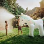 Unicornio gigante con aspersor de agua - Magic Unicorn®