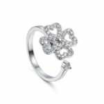 Anillo de trébol con cuatro hojas giratorias